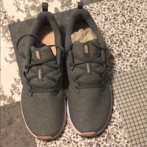 Women’s Nike Tennis Shoes! Brand new in box.